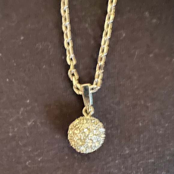 A sparkling 2 tier, silver tone Talbots necklace - Picture 2 of 7